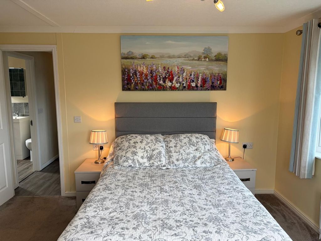 Property photo 2 of 25