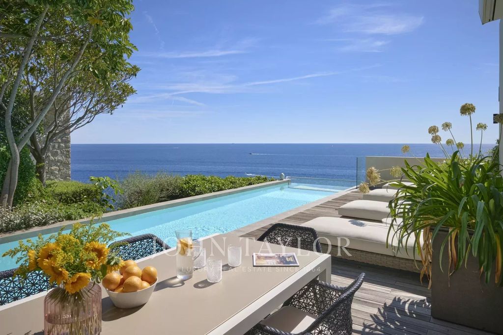 Property photo 1 of 17 Waterfront Located Villa-Apartment