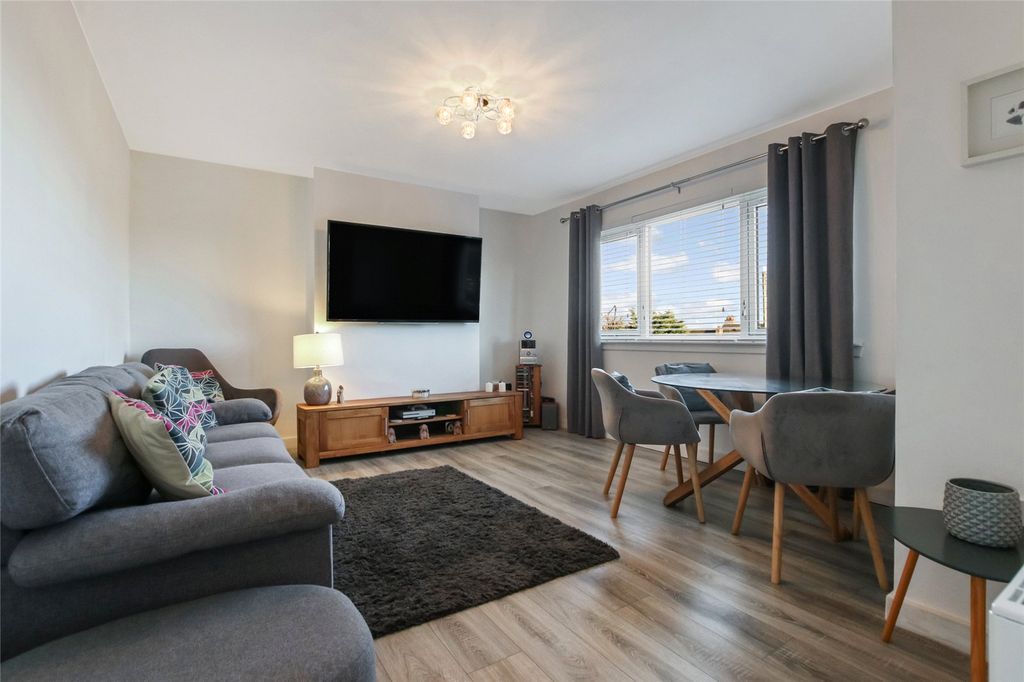 Property photo 2 of 17 Lounge