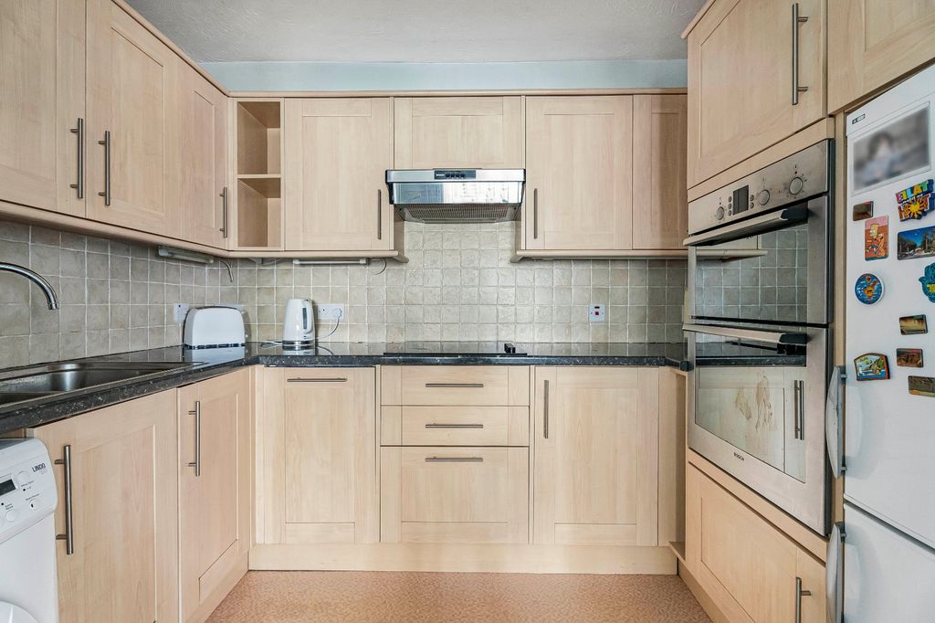 Property photo 2 of 15 Picture No. 18