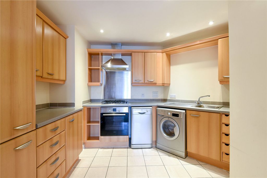 Property photo 2 of 7 Kitchen