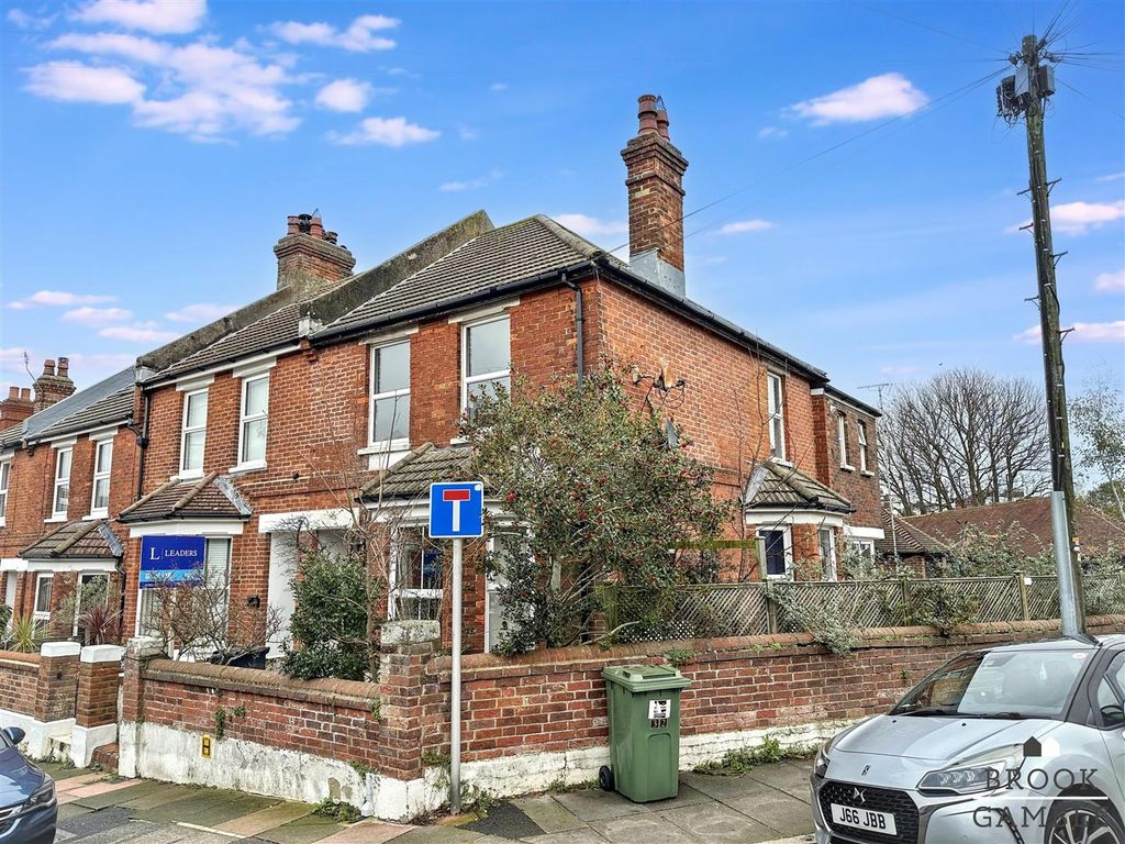 Property photo 1 of 13 01323 438506