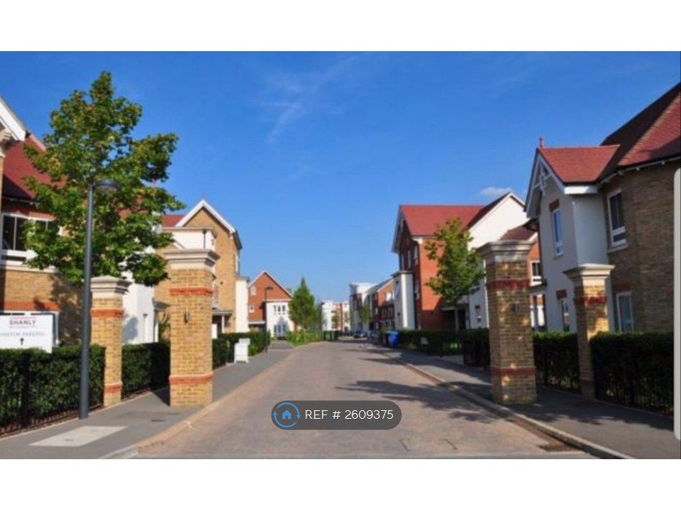 Property photo 1 of 26 Boulters Meadow Estate Entrance