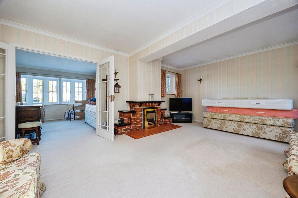 Property photo 3 of 18