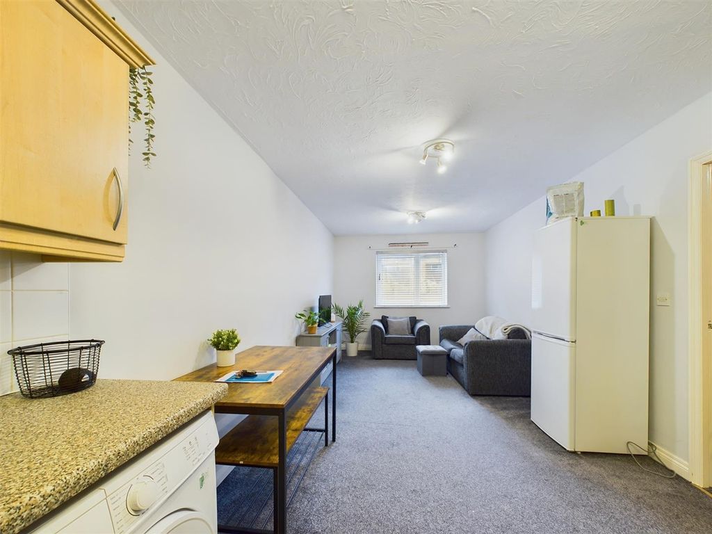 Property photo 3 of 6