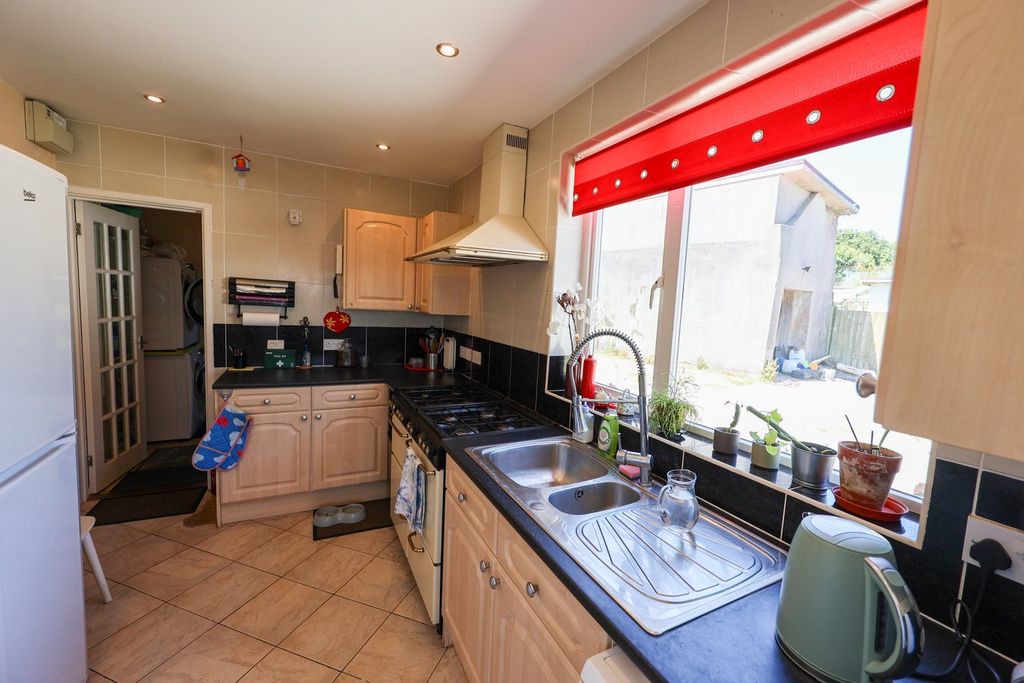 Property photo 3 of 28