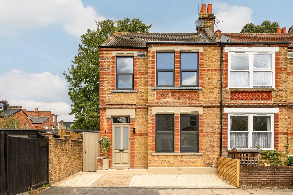 Property photo 1 of 17