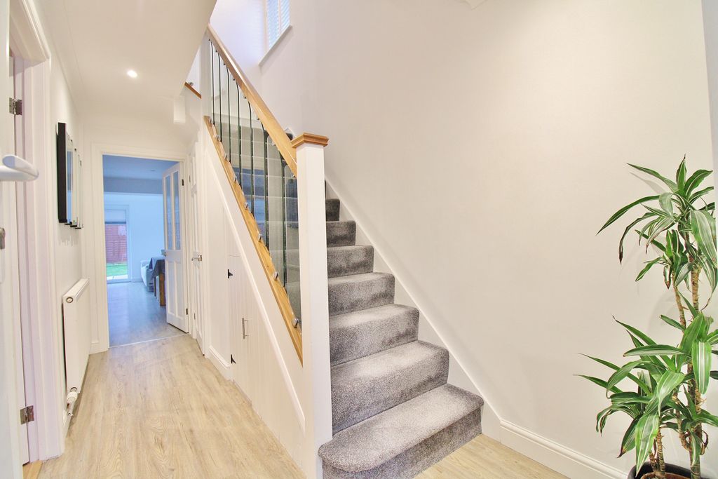 Property photo 3 of 25