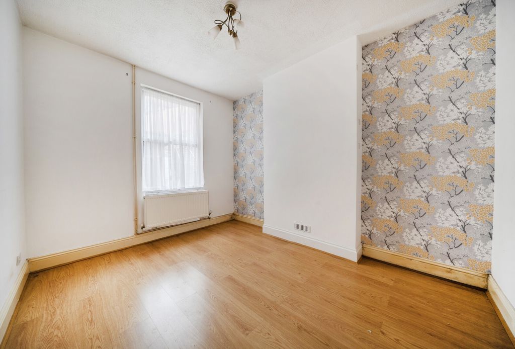 Property photo 2 of 23 1446133-1-69De83B...