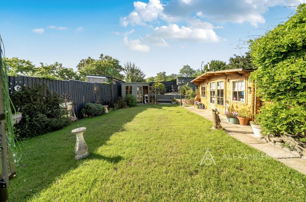 Property photo 2 of 29 Picture No. 24