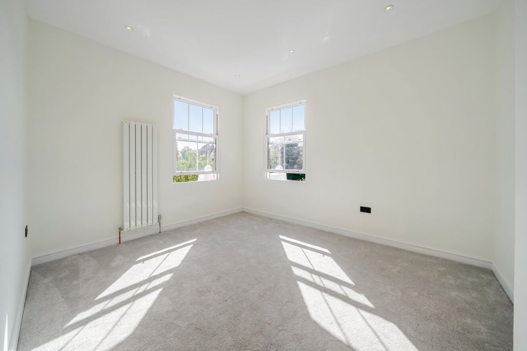 Property photo 2 of 8 1469259-15-6A1812...