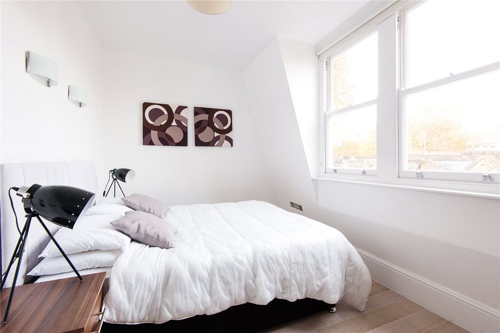 Property photo 3 of 5 Bedroom