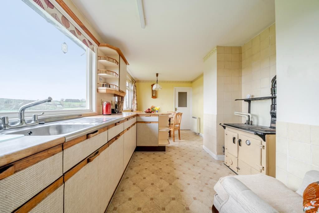 Property photo 3 of 19 Kitchen