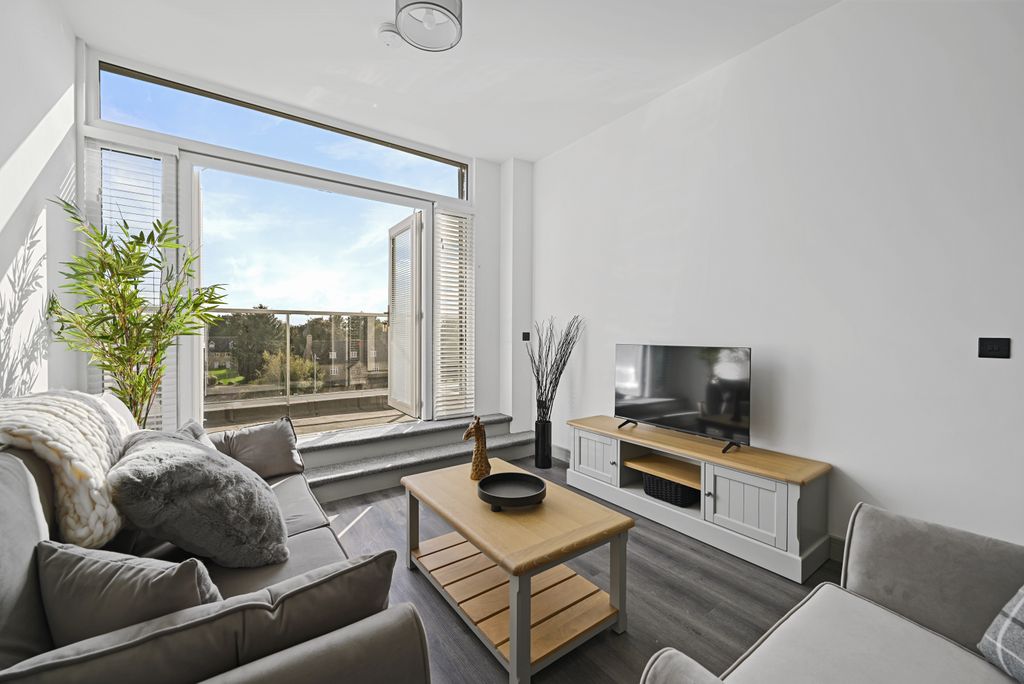 Property photo 1 of 10 Front