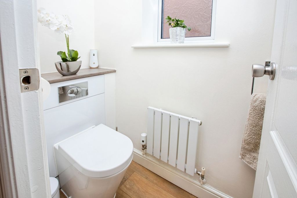 Property photo 3 of 22 Wc