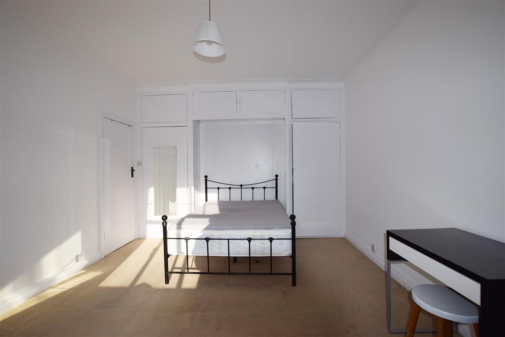 Property photo 2 of 5 65Gillingstudio2.Jpg