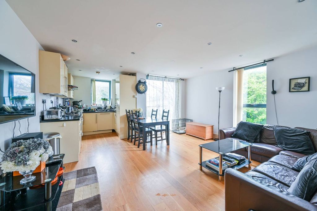Property photo 2 of 11
