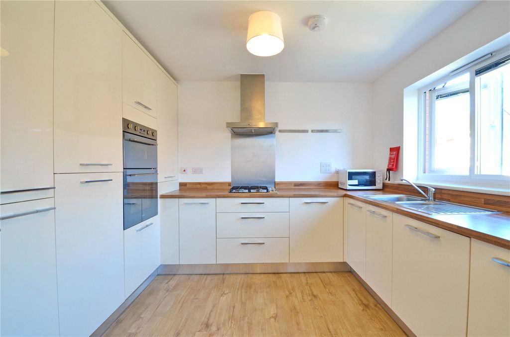 Property photo 2 of 14 Picture No. 12