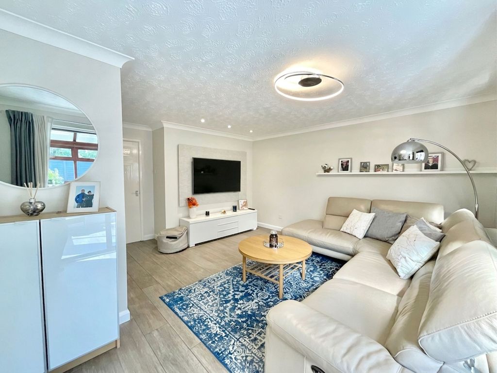 Property photo 2 of 31