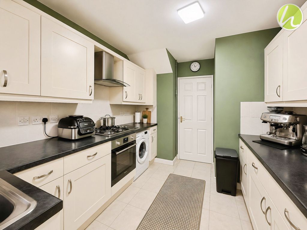 Property photo 2 of 25