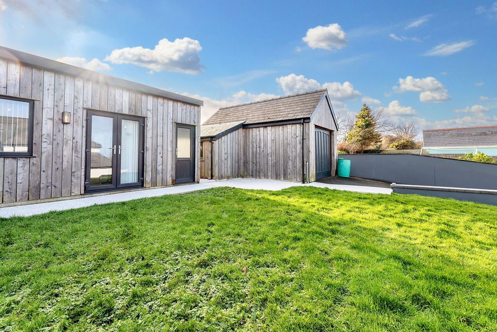 Property photo 3 of 40