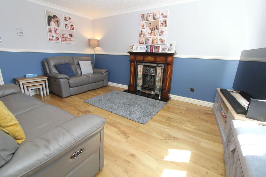 Property photo 3 of 21