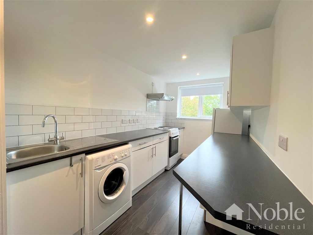 Property photo 2 of 10 Kitchen