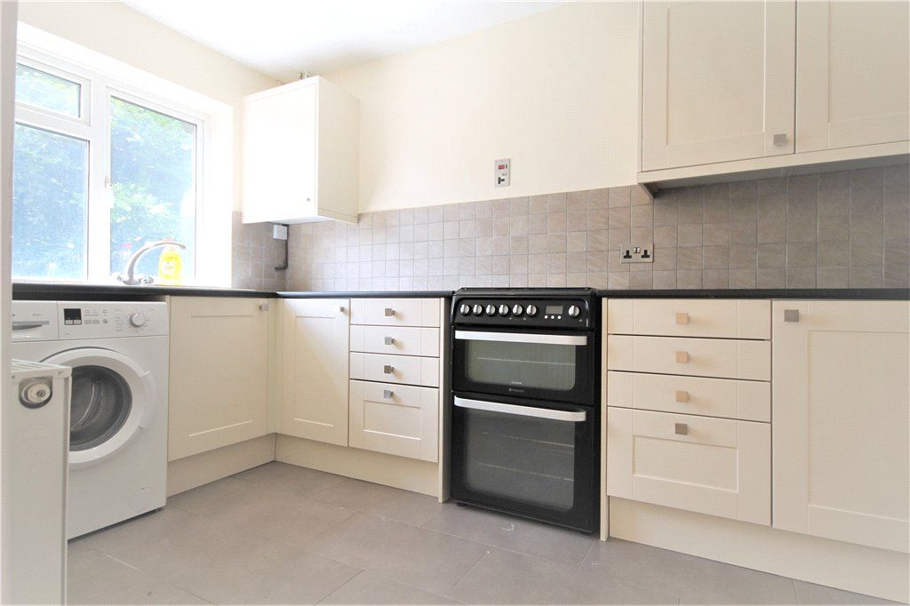 Property photo 3 of 7 Kitchen