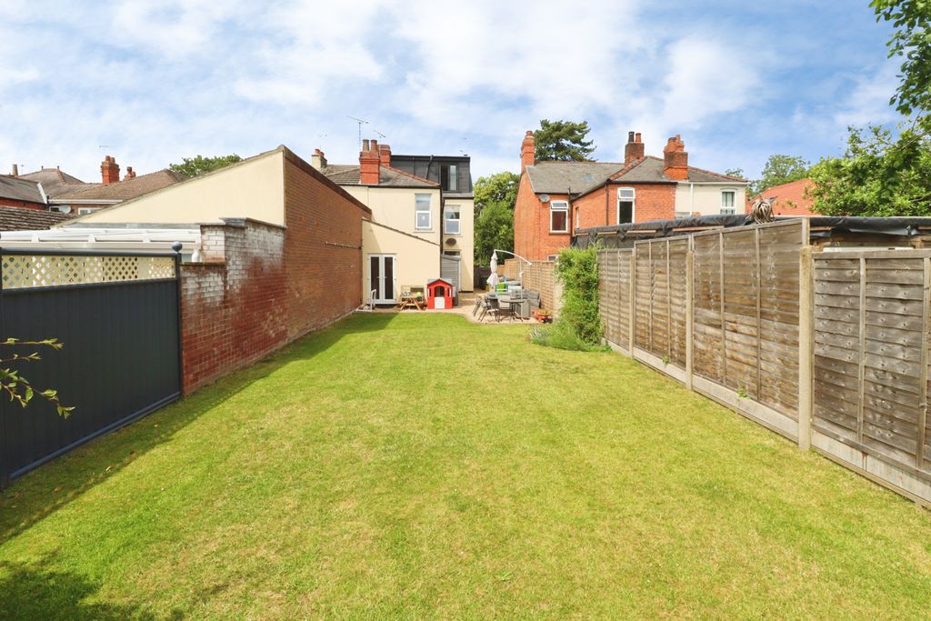 Property photo 2 of 25