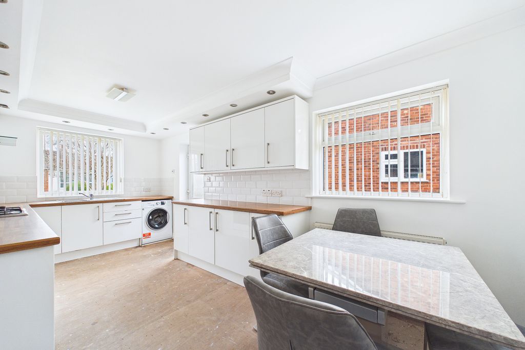 Property photo 3 of 11 Dining Kitchen