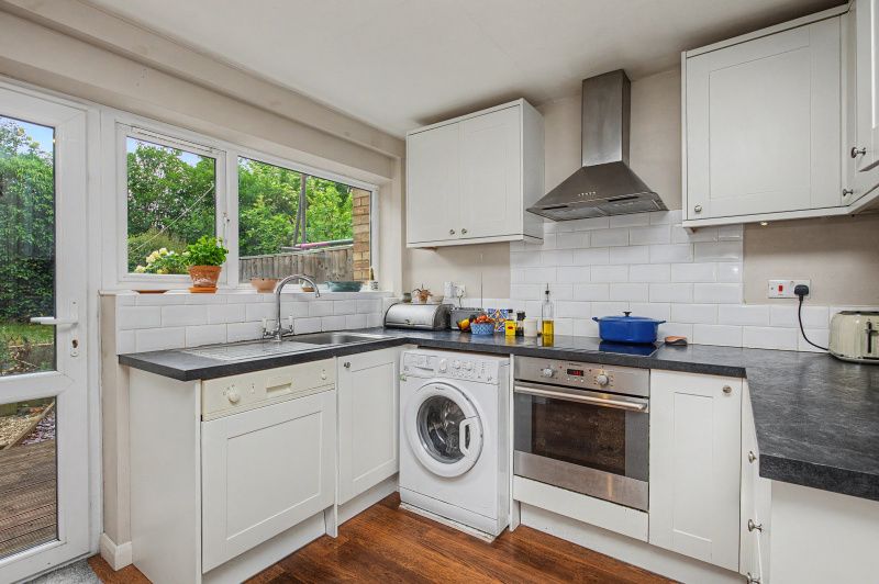 Property photo 3 of 11 Kitchen