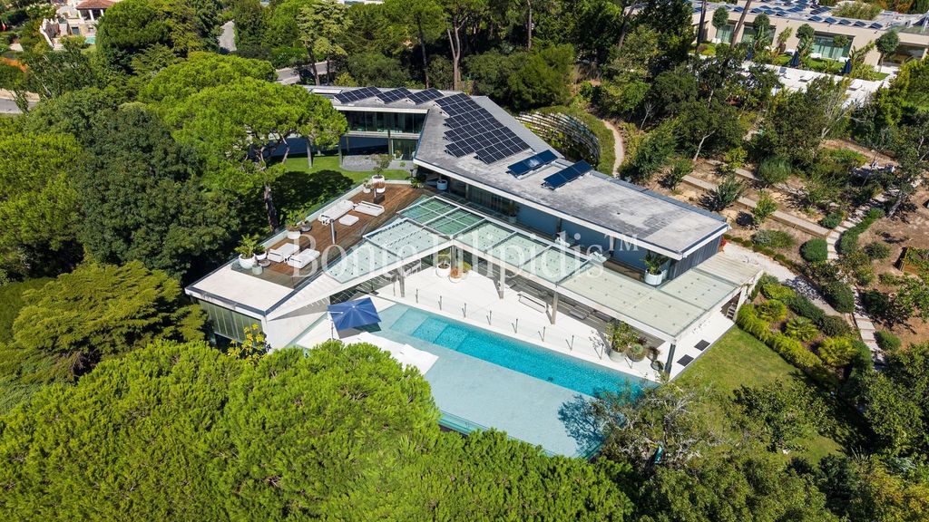 Property photo 1 of 100 8-Bedroom Villa For Sale In Quinta Patino, Cascais