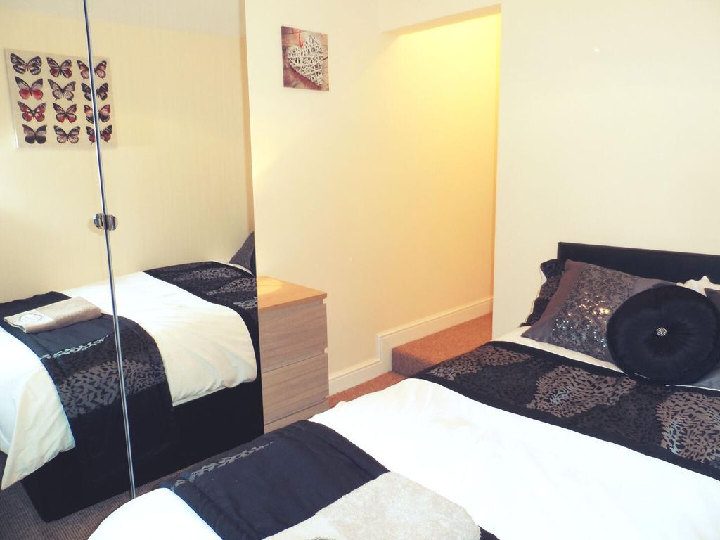 Property photo 1 of 4 Bedroom