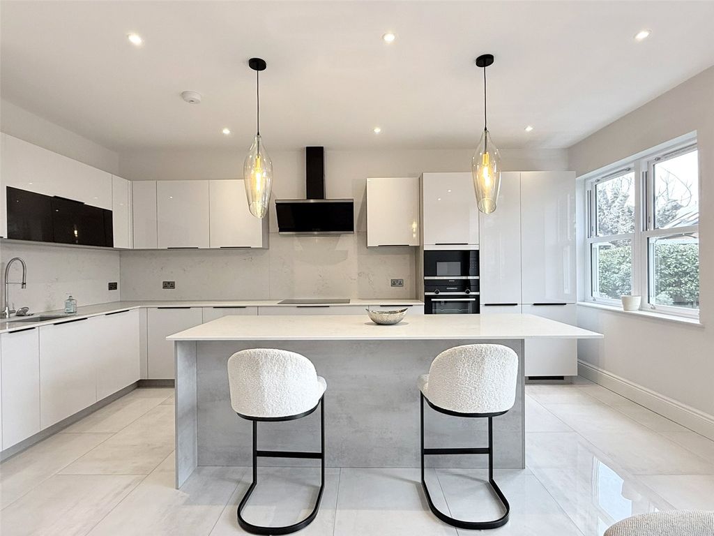 Property photo 3 of 18 Picture No. 15