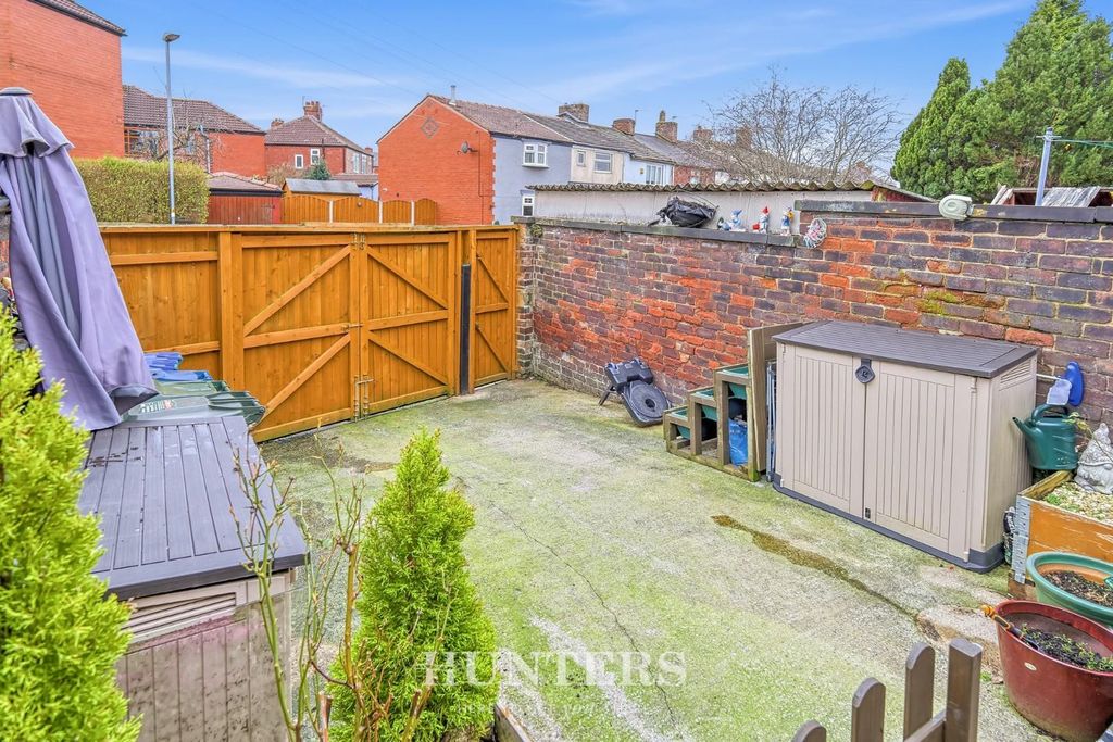 Property photo 2 of 18 Oldham Road (19).Jpg