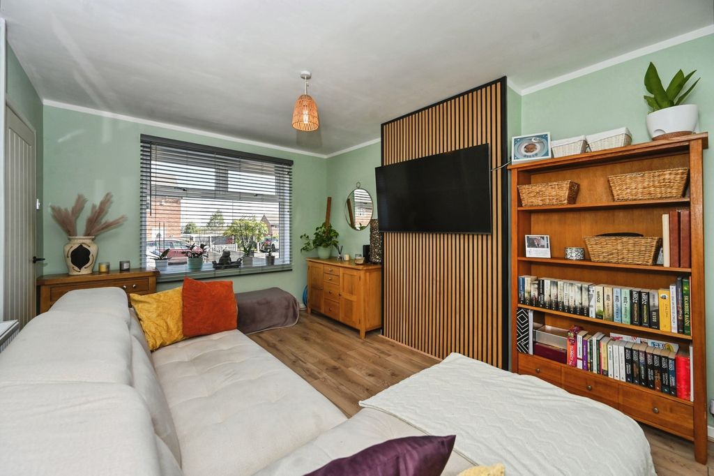 Property photo 2 of 17 Photo