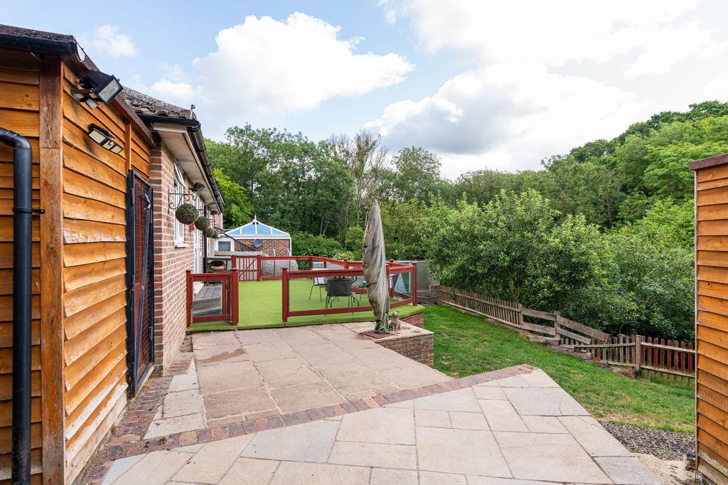 Property photo 2 of 20