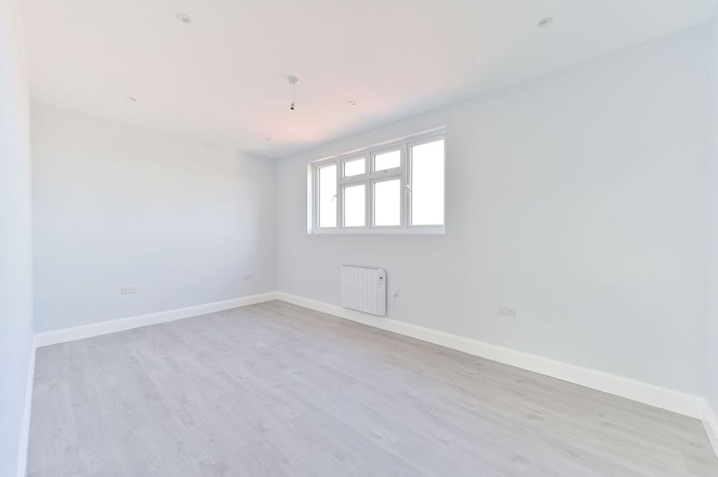 Property photo 1 of 3
