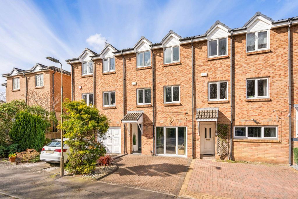 Property photo 1 of 32