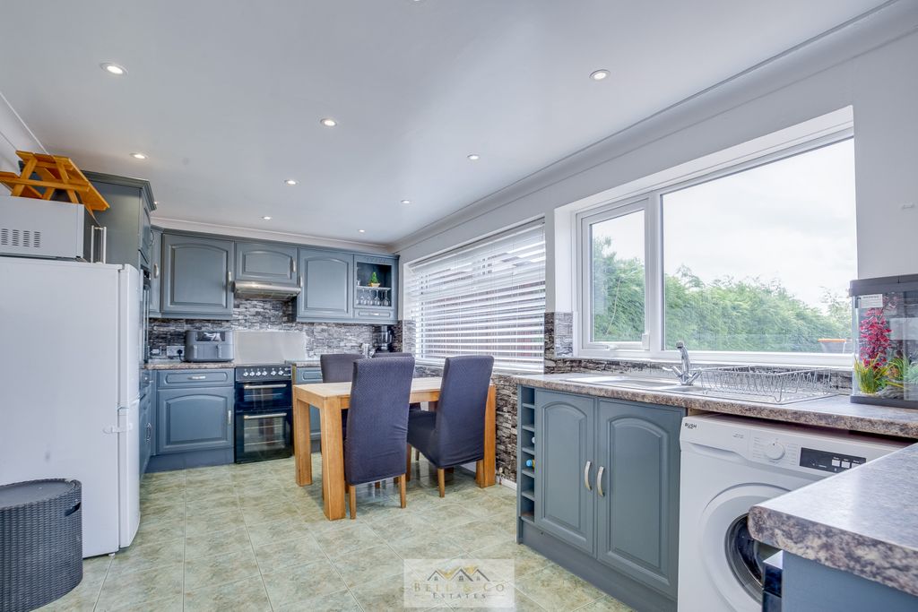 Property photo 3 of 23 Kitchen 1.1