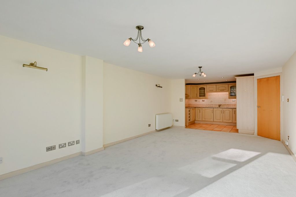 Property photo 2 of 12 Picture 2