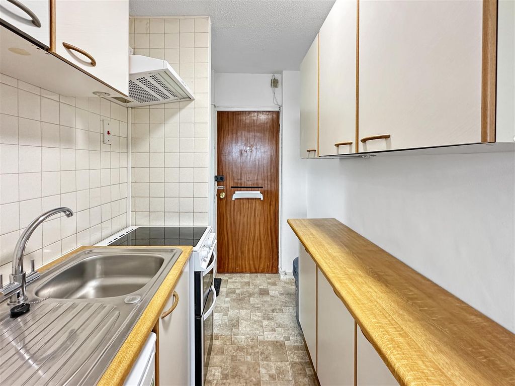 Property photo 3 of 11 Img (6).Jpg