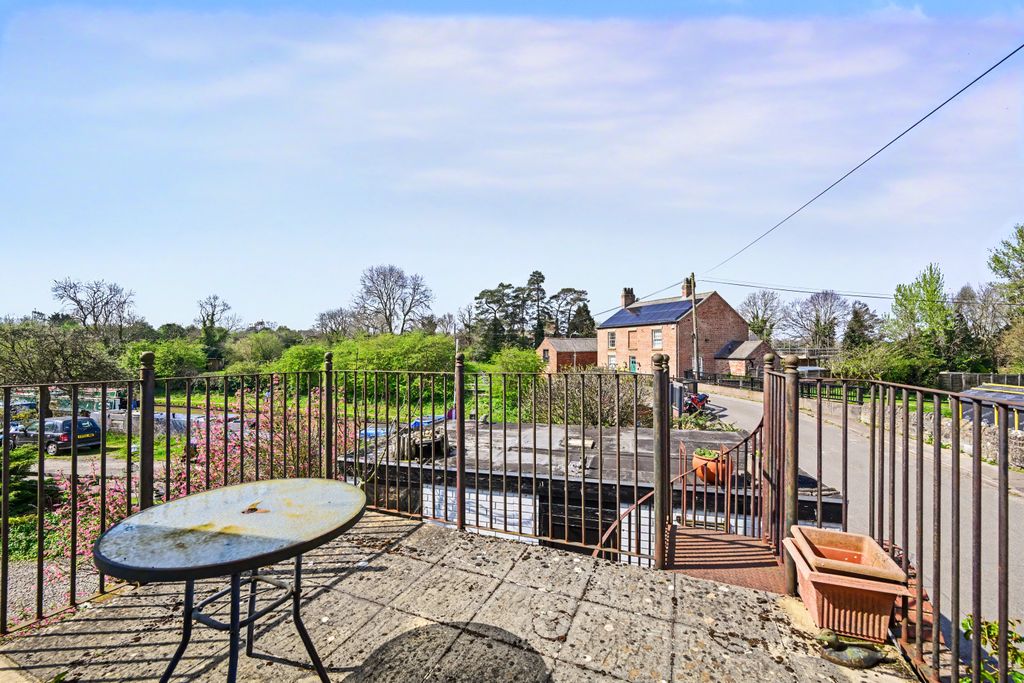 Property photo 3 of 20