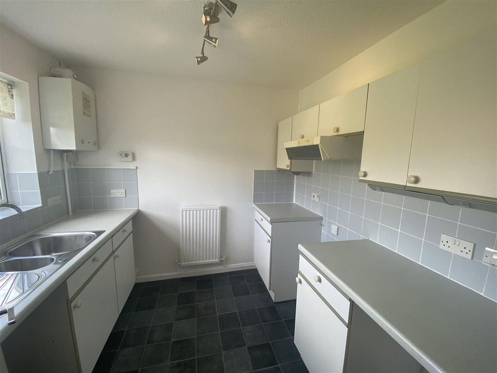 Property photo 2 of 16 Kitchen 1 Of 3