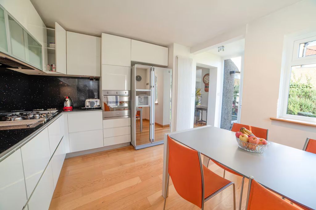 Property photo 2 of 5