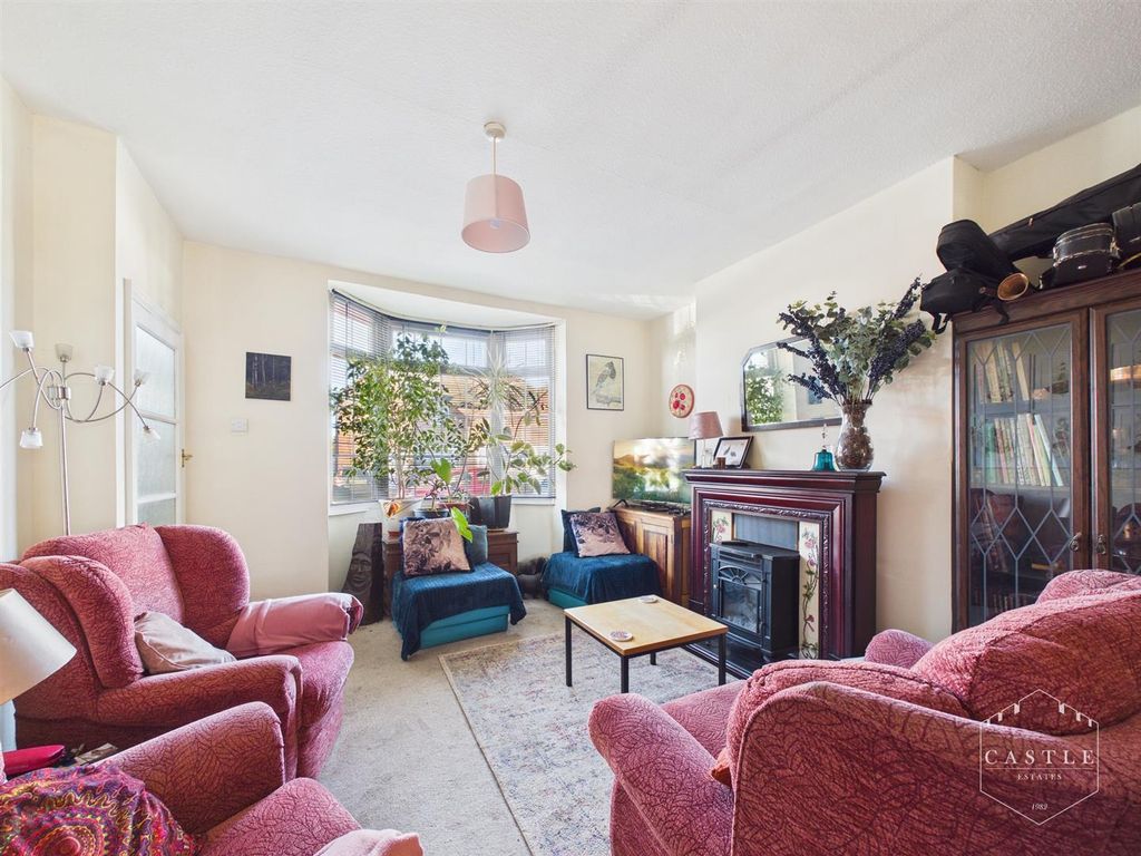 Property photo 2 of 20 Lounge