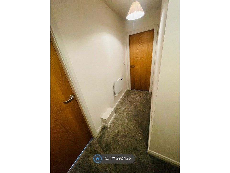 Property photo 3 of 10 Entrance Hall