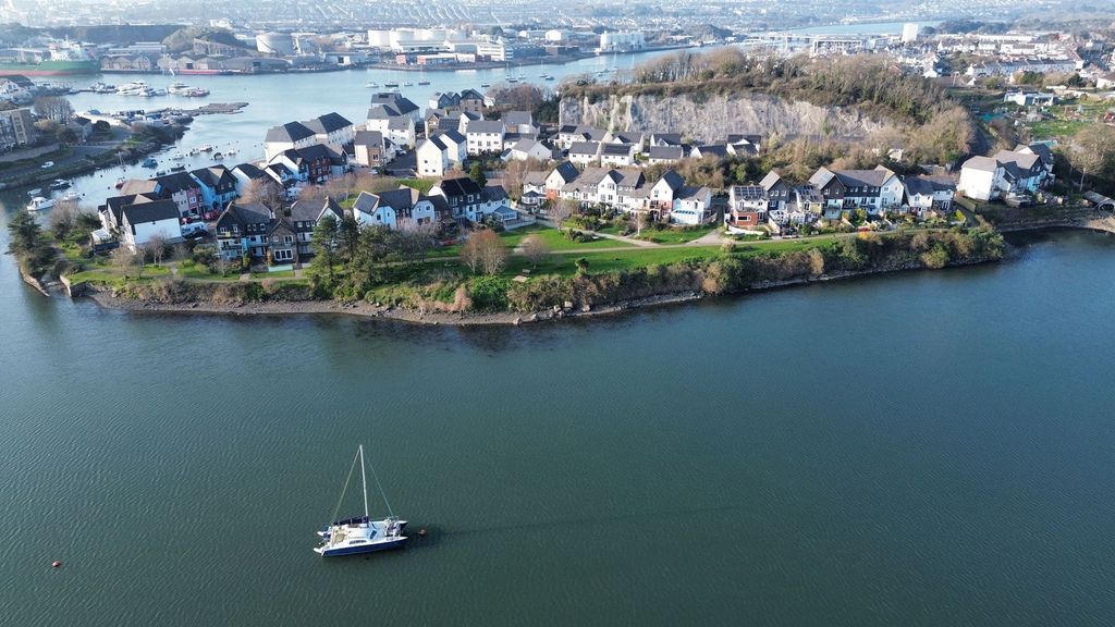 Property photo 2 of 20