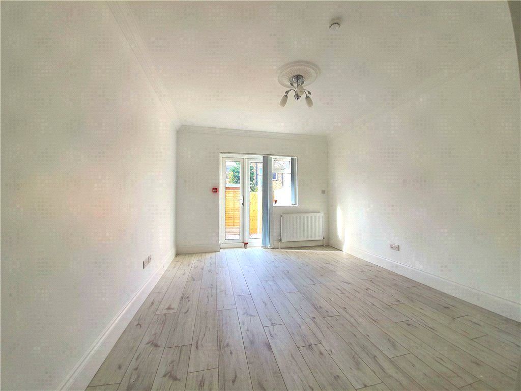 Property photo 1 of 6 Bedroom