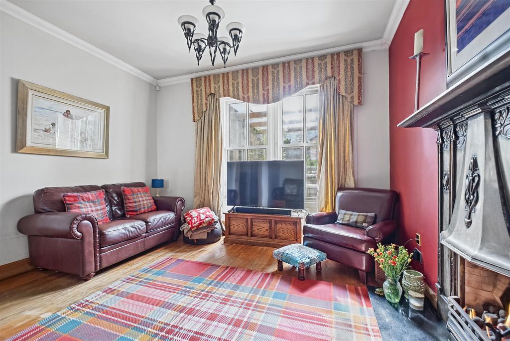 Property photo 2 of 32 Kirk Street-19.Jpg